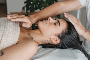 An In-depth Look Into Reiki And Its Health Benefits